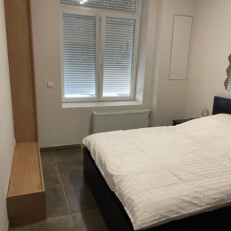 Room Of 图尔奈 外观 照片