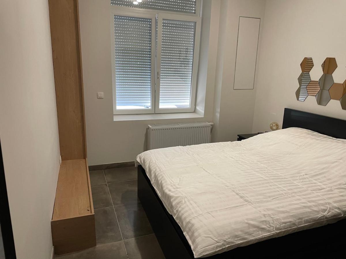Room Of 图尔奈 外观 照片